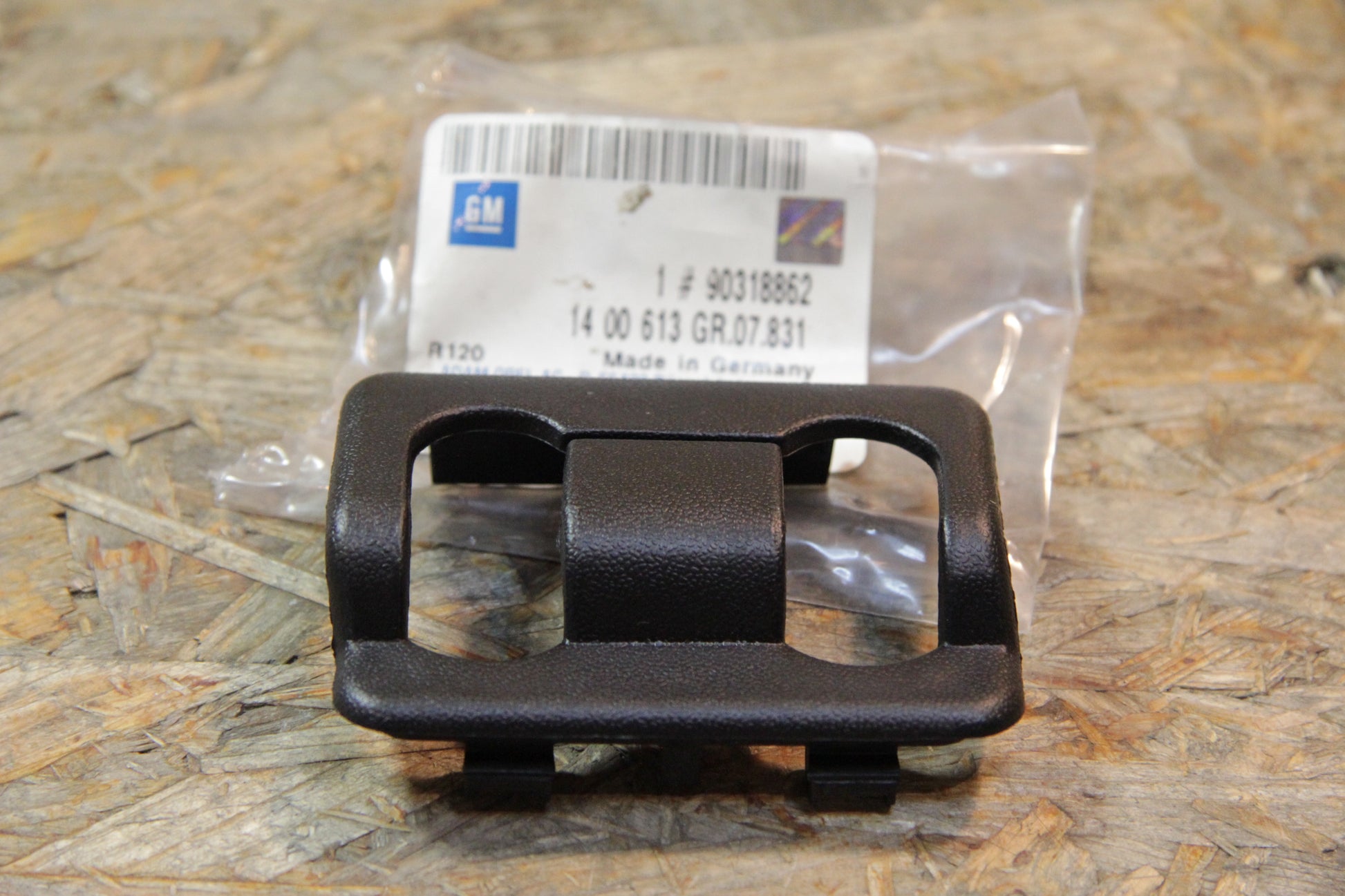 Original GM Opel Klappe Abschleppöse vorne schwarz 90318862 Omega A