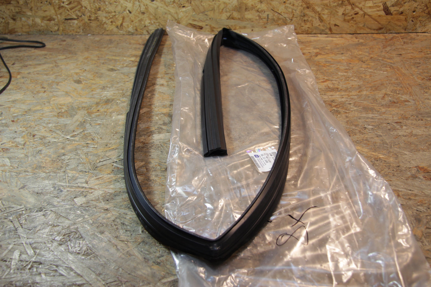 Original GM Opel Fensterführung Abdichtung Hintertür rechts 90464294 Vectra B