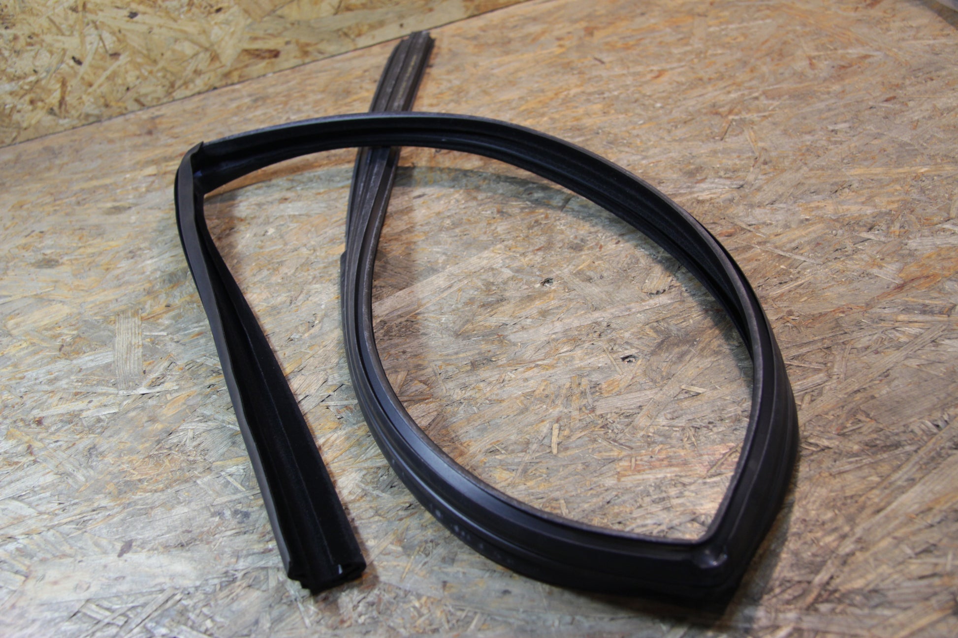 Original GM Opel Fensterführung Abdichtung Hintertür rechts 90464294 Vectra B