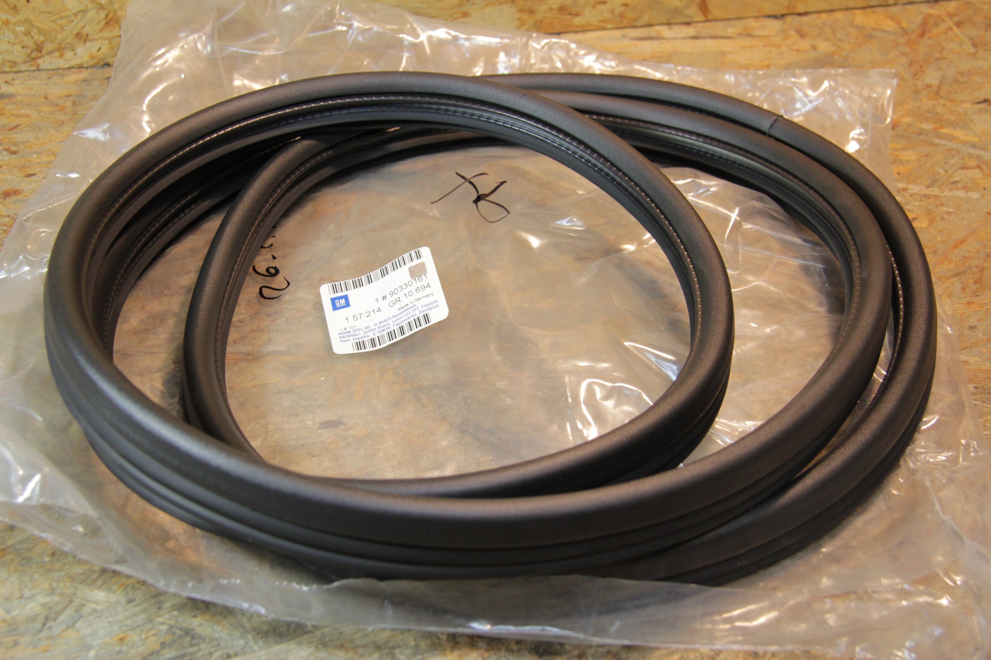 Original GM Opel Kadett E 5-Türer, Fließheck, Türdichtung hinten, schwarz 90330161 Kadett E