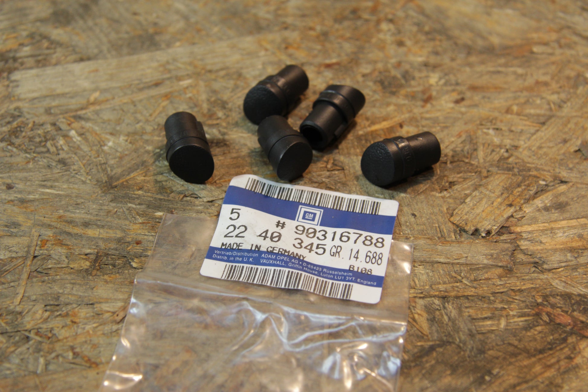 Original GM Opel Abdeckkappe Befestigungsloch Armlehne rechts oben  anthrazit  036, 136, 236, 336, 331, 436, 536, 538, 636...