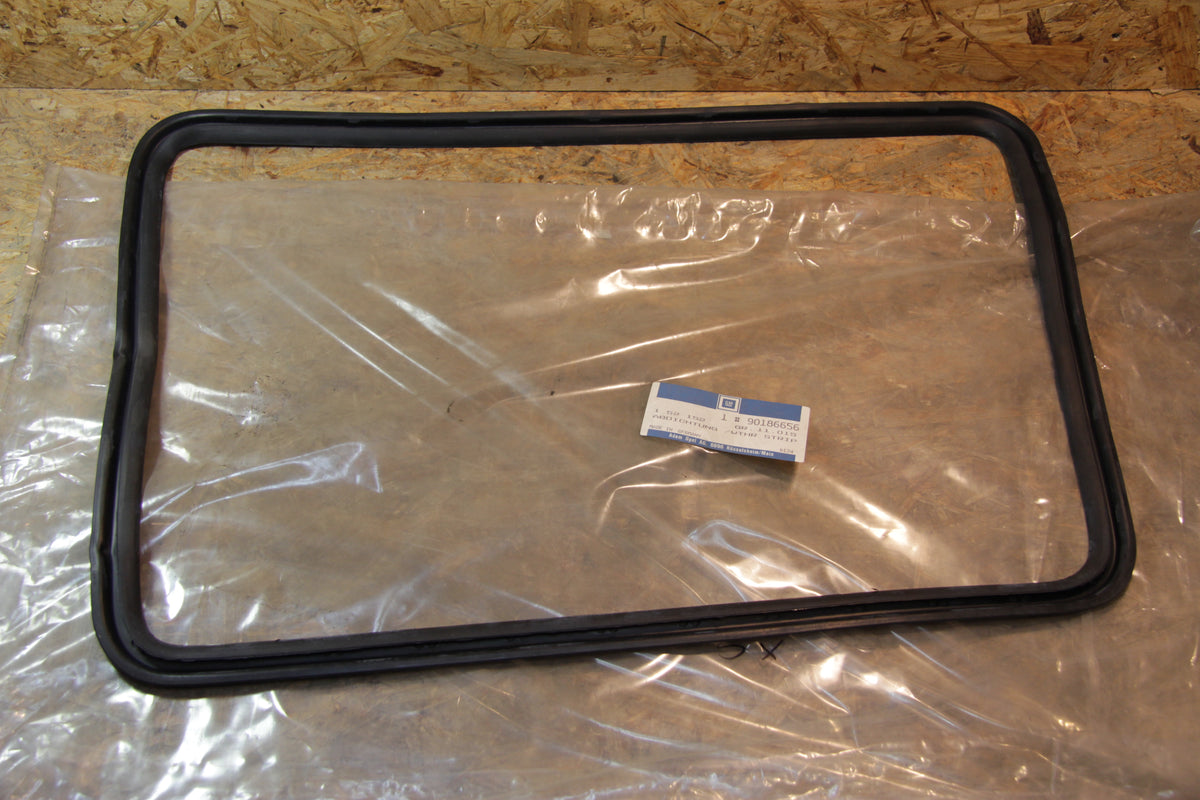 Original GM Opel GUMMIABDICHTUNG, SEITENWANDBELUEFTUNG HINTEN, RECHTS   90186656 Kadett E