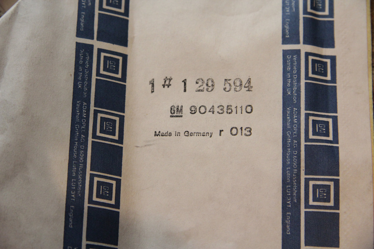 Original GM Opel Emblem schwarz / chrom Durchmesser 11 cm mit 2 Stiften  90435110 Vectra A Neu