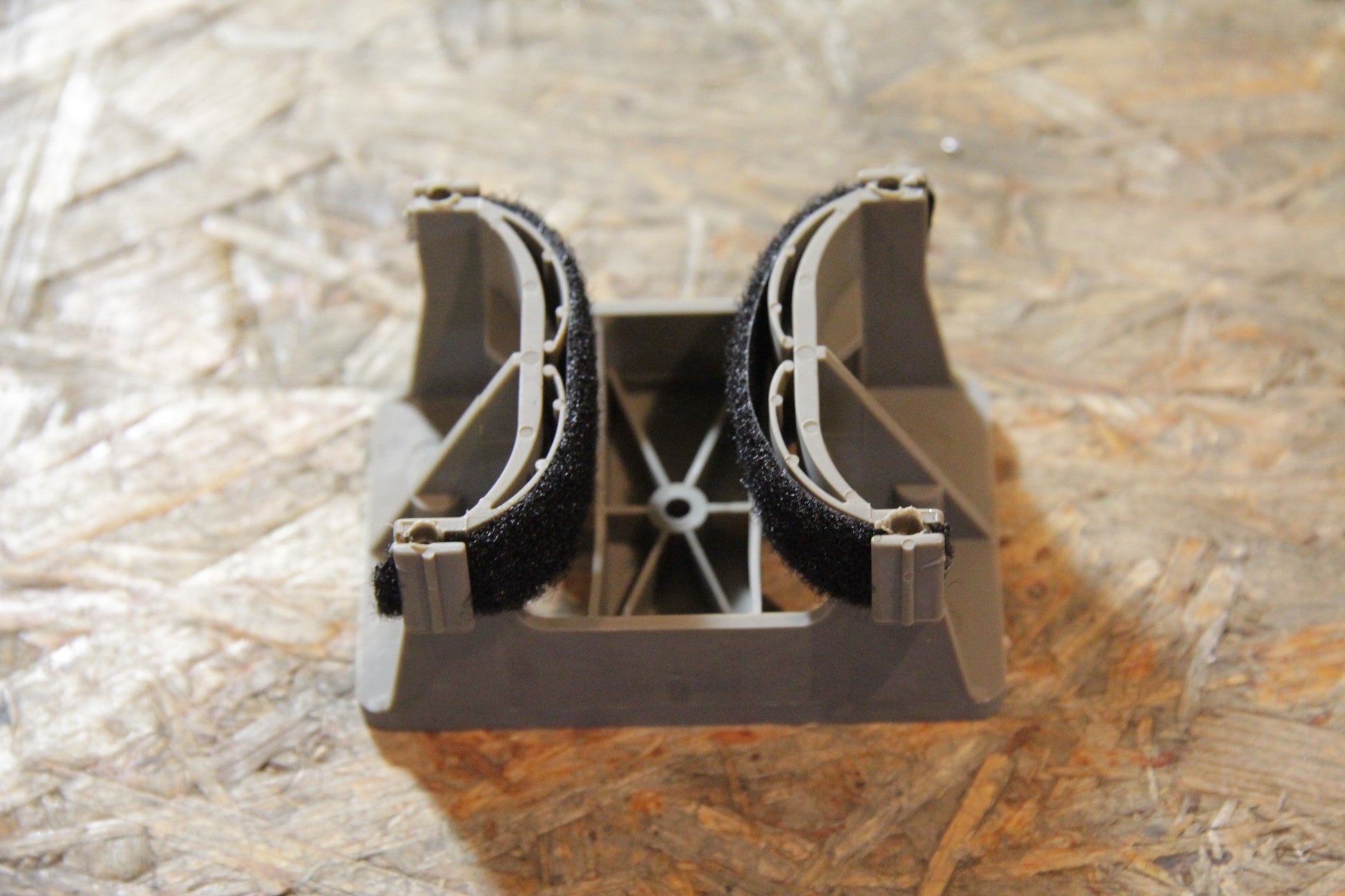 Original GM Opel Führungsstück Glasscheibe Tür vorne  90247129 Omega A , Senator B Neu