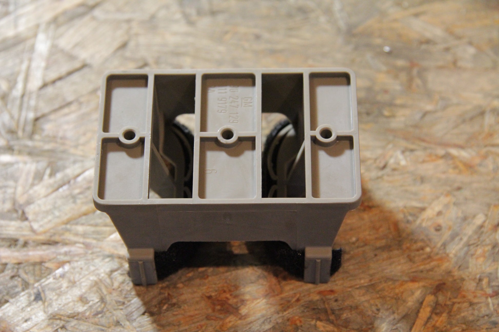 Original GM Opel Führungsstück Glasscheibe Tür vorne  90247129 Omega A , Senator B Neu