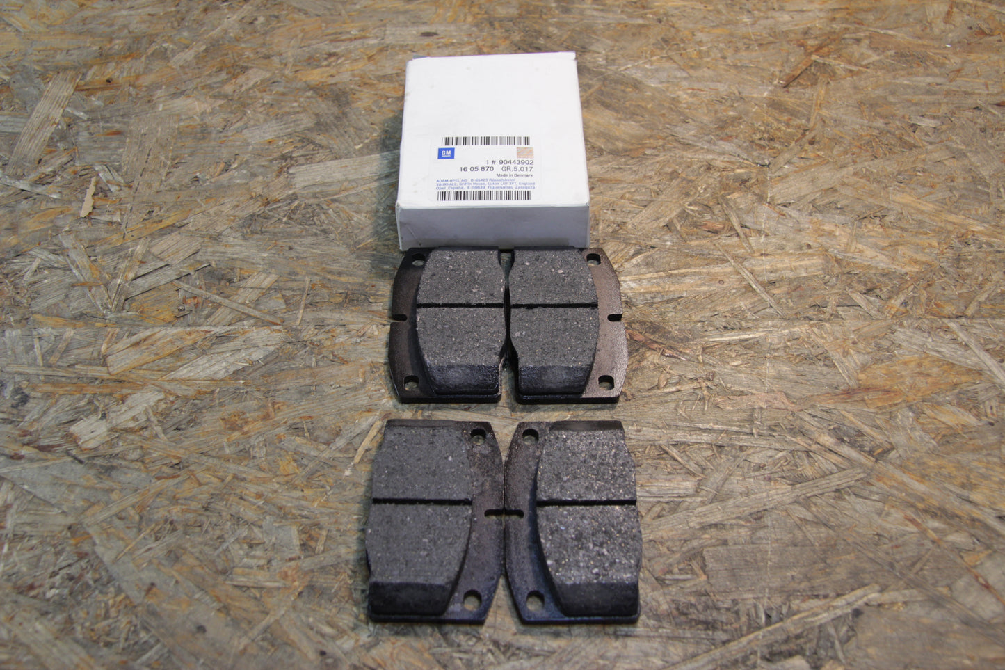 Original GM Opel Satz Bremsbelag vorn 90443902 Kadett E Neu