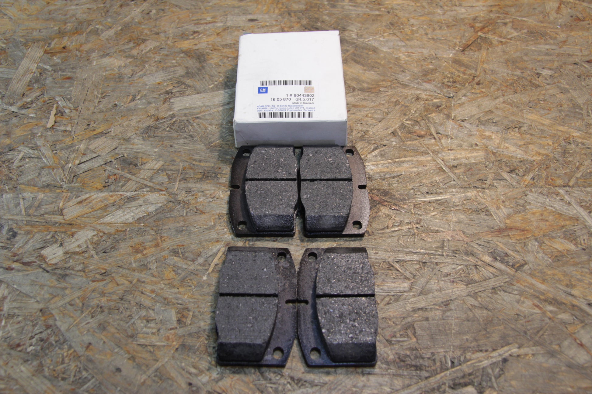 Original GM Opel Satz Bremsbelag vorn 90443902 Kadett E Neu