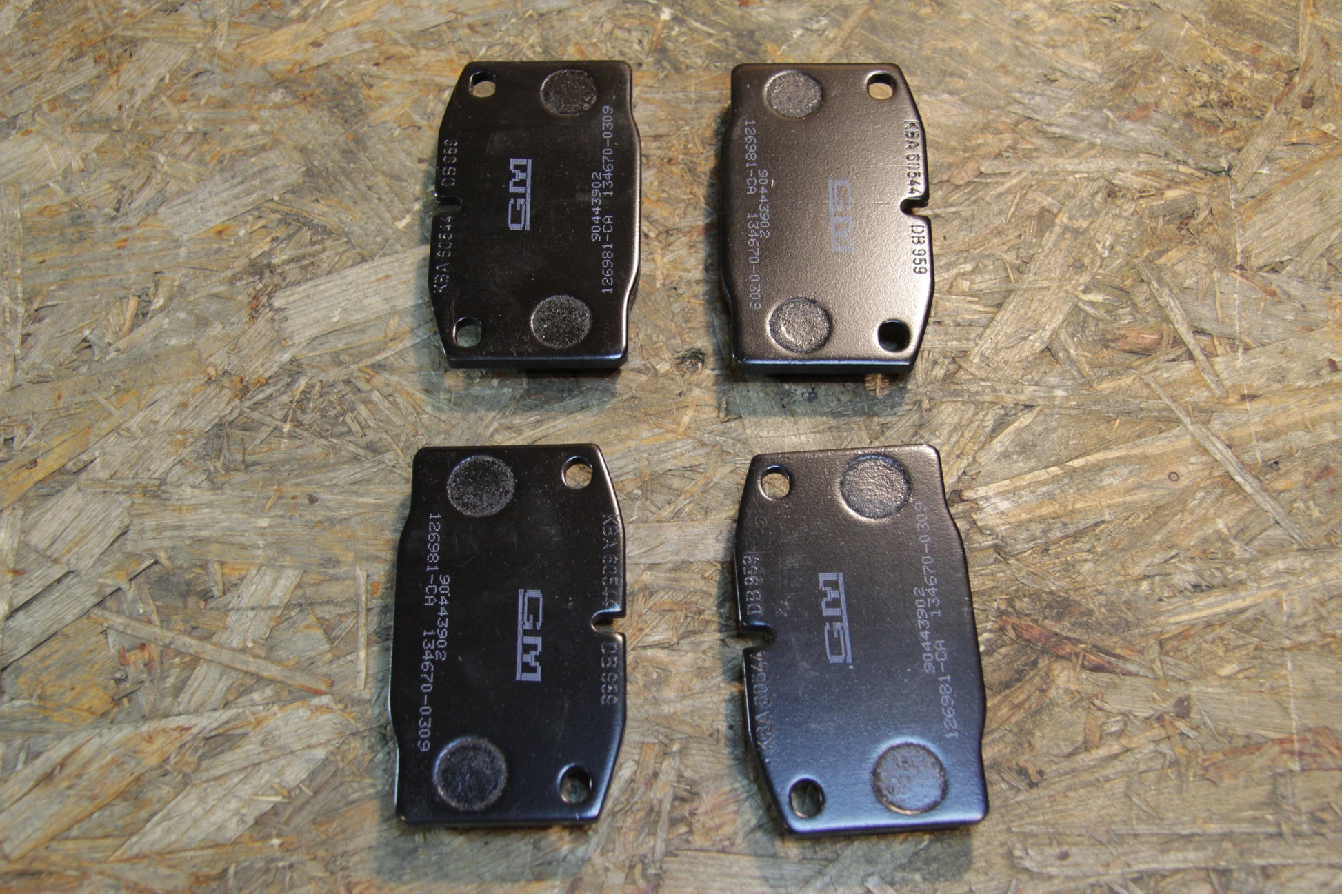 Original GM Opel Satz Bremsbelag vorn 90443902 Kadett E Neu