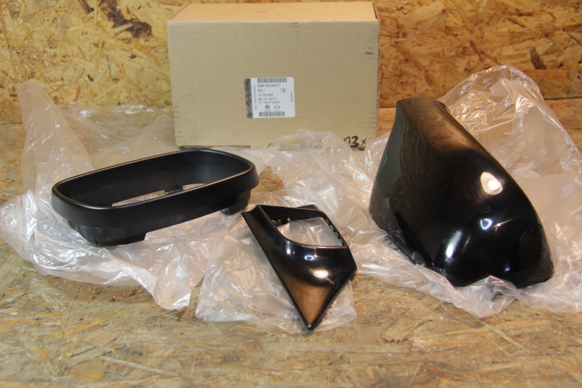 Original GM Opel Satz Aussenspiegelgehäuse rechts  90509477 Calibra Neu