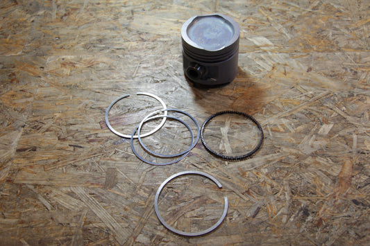 Kolben mit Kolbenbolzen und Ringe Zylinderbohrung 80,01 mm Kennzeichen: 01