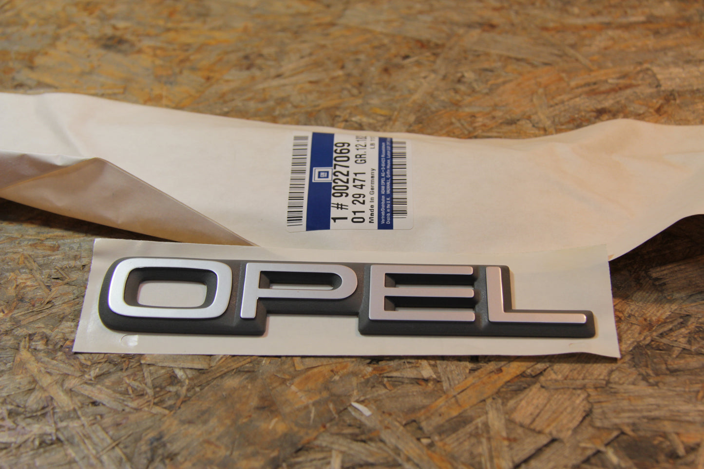 Original GM Opel OPEL- Schriftzug chrom/grau  Länge: 18 cm Breite: 3,3 cm  90227069 Kadett E