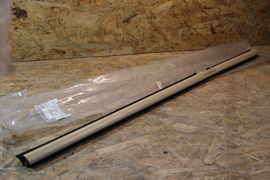 Original GM Opel Fensterschachtabdichtung innen rechts dunkelbeige Farbcode: 109, 207 90311246 Omega A
