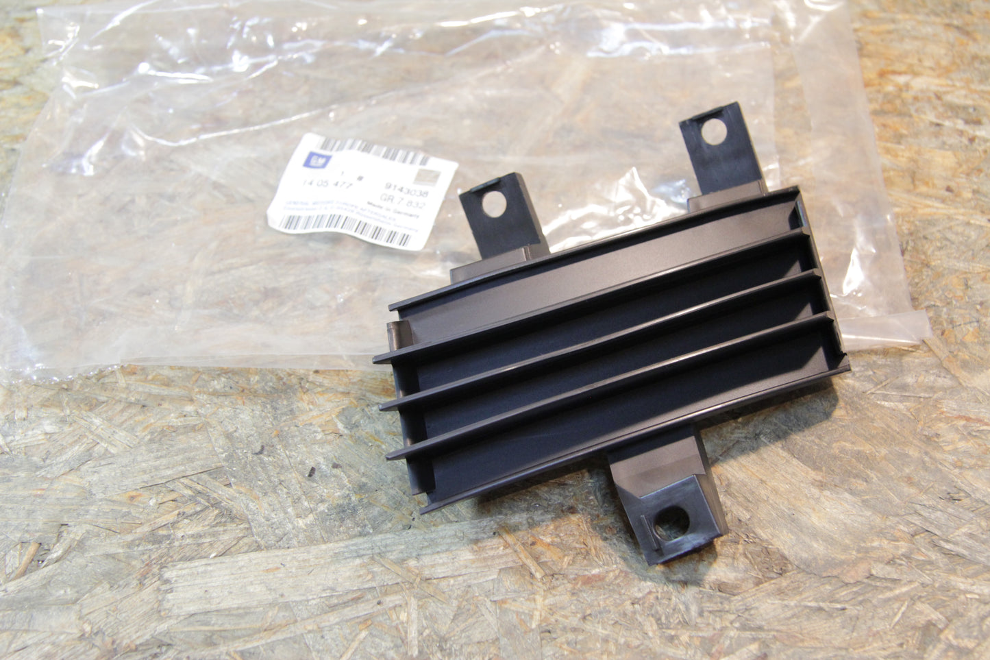 Original GM Opel Abdeckung Frontverkleidung aussen rechts schwarz 9143038 Omega B