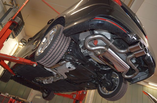Friedrich Motorsport mittige 76mm Anlage Ford Focus III Turnier DYB ST