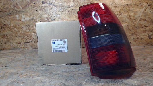 Original GM Opel Heckleuchte mit Nebelleuchte rechts dunkel 90397776 Omega A