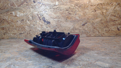 Original GM Opel Heckleuchte mit Nebelleuchte rechts dunkel 90397776 Omega A