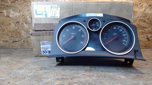Original GM Opel Kombiinstrument AT-Teil 240 km/h 6000 RPM 93182883 Astra H