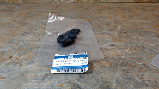 Original GM Opel Halter Stoßfänger hinten rechts 90337686 Omega A