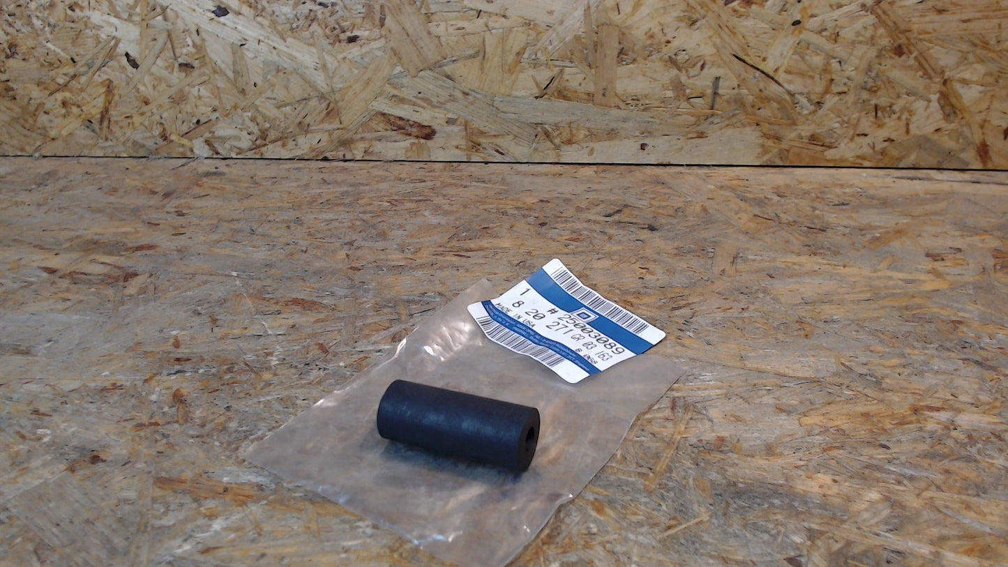 Original GM Opel Schlauch Kraftstoffpumpe an Saugrohr 
Länge: 4,5 cm
Durchmesser: 2,7 cm 25003089 Corsa A