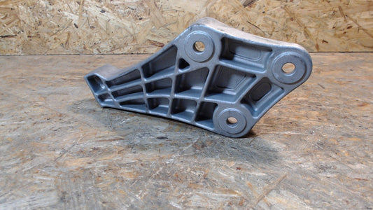 Original GM Opel Halter Motoraufhängung vorne rechts 90305225 Vectra A