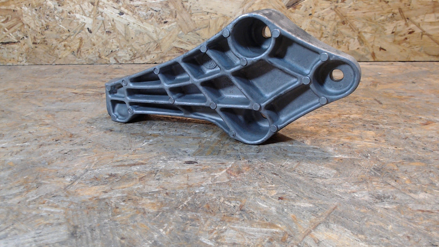 Original GM Opel Halter Motoraufhängung vorne rechts 90305225 Vectra A
