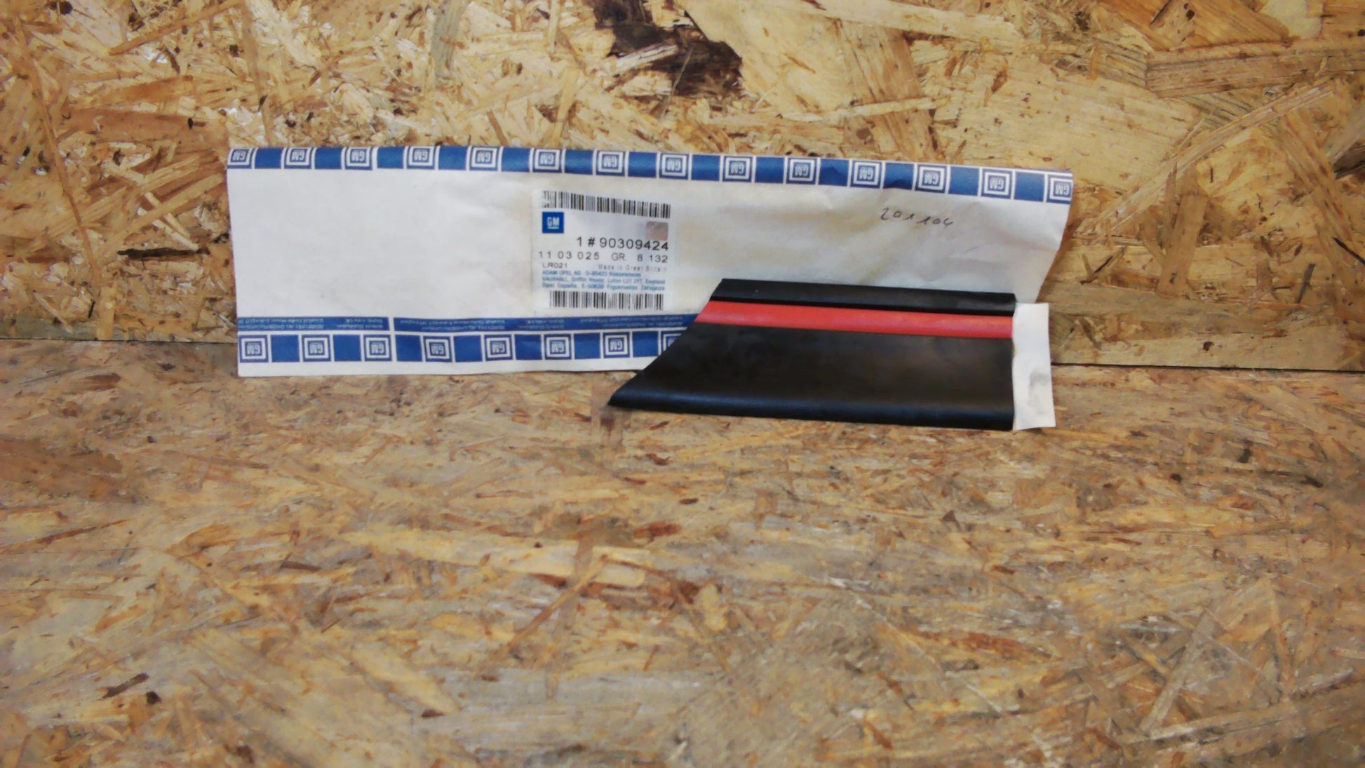 Original GM Opel Zierleiste Kotflügel rechts schwarz/rot 90309424 Vectra A