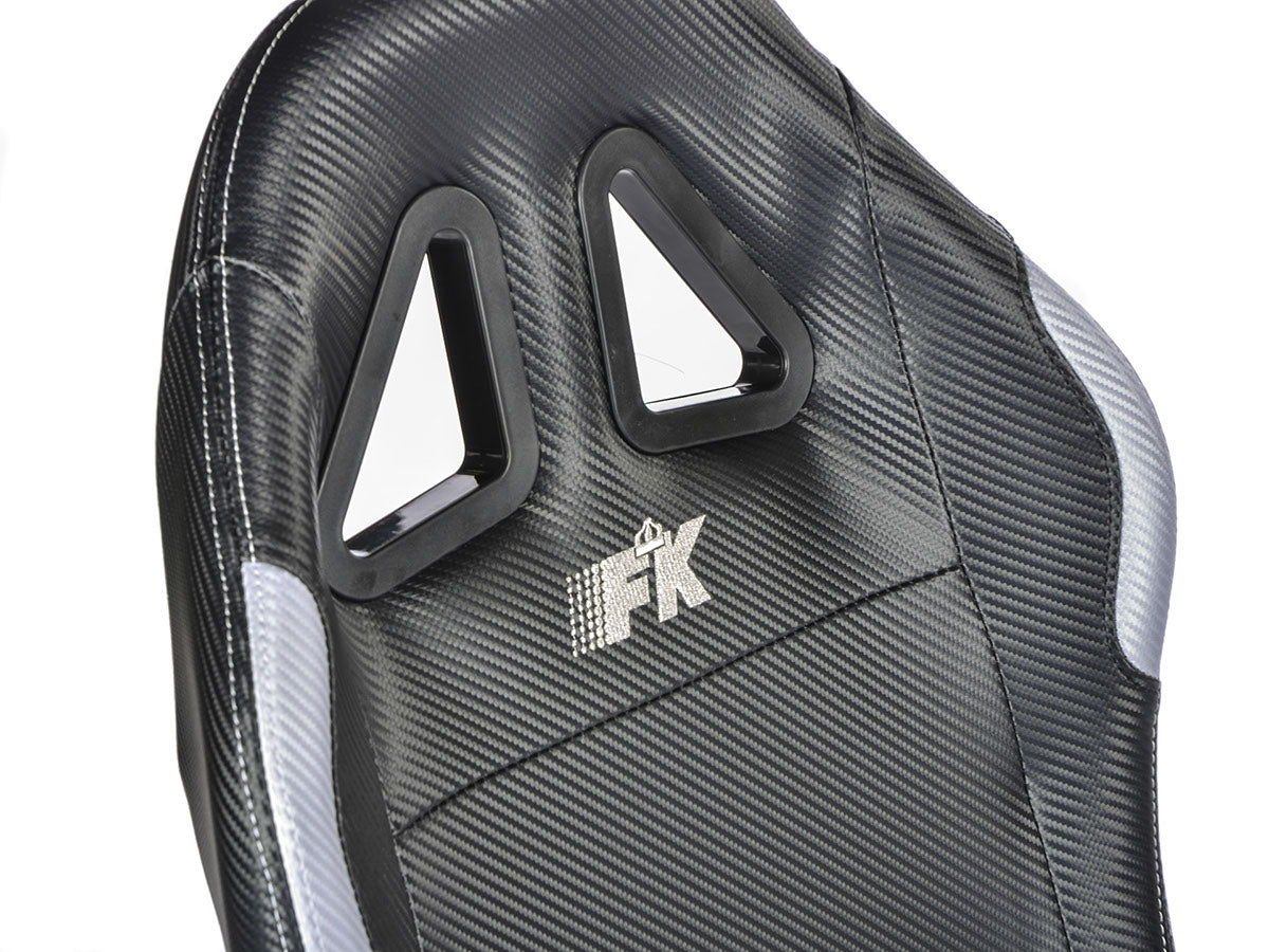 FK Gamesitz Spielsitz Rennsimulator eGaming Seats Suzuka schwarz/silber Carbonlook mit Teppich