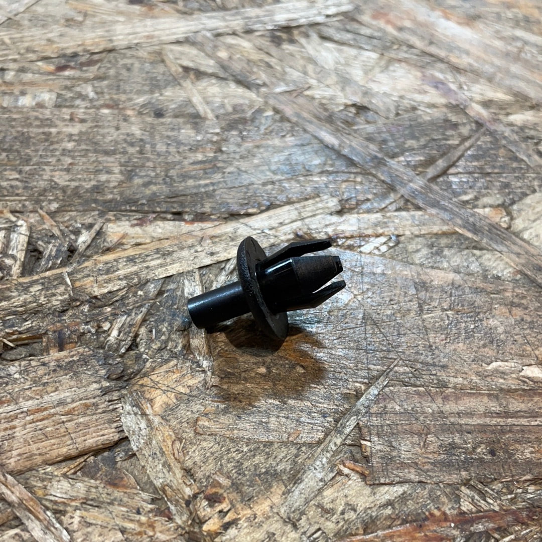 Original GM Opel Astra J Kunststoff-Nieten für Radhausschale Neu