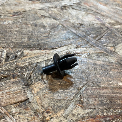 Original GM Opel Astra J Kunststoff-Nieten für Radhausschale Neu