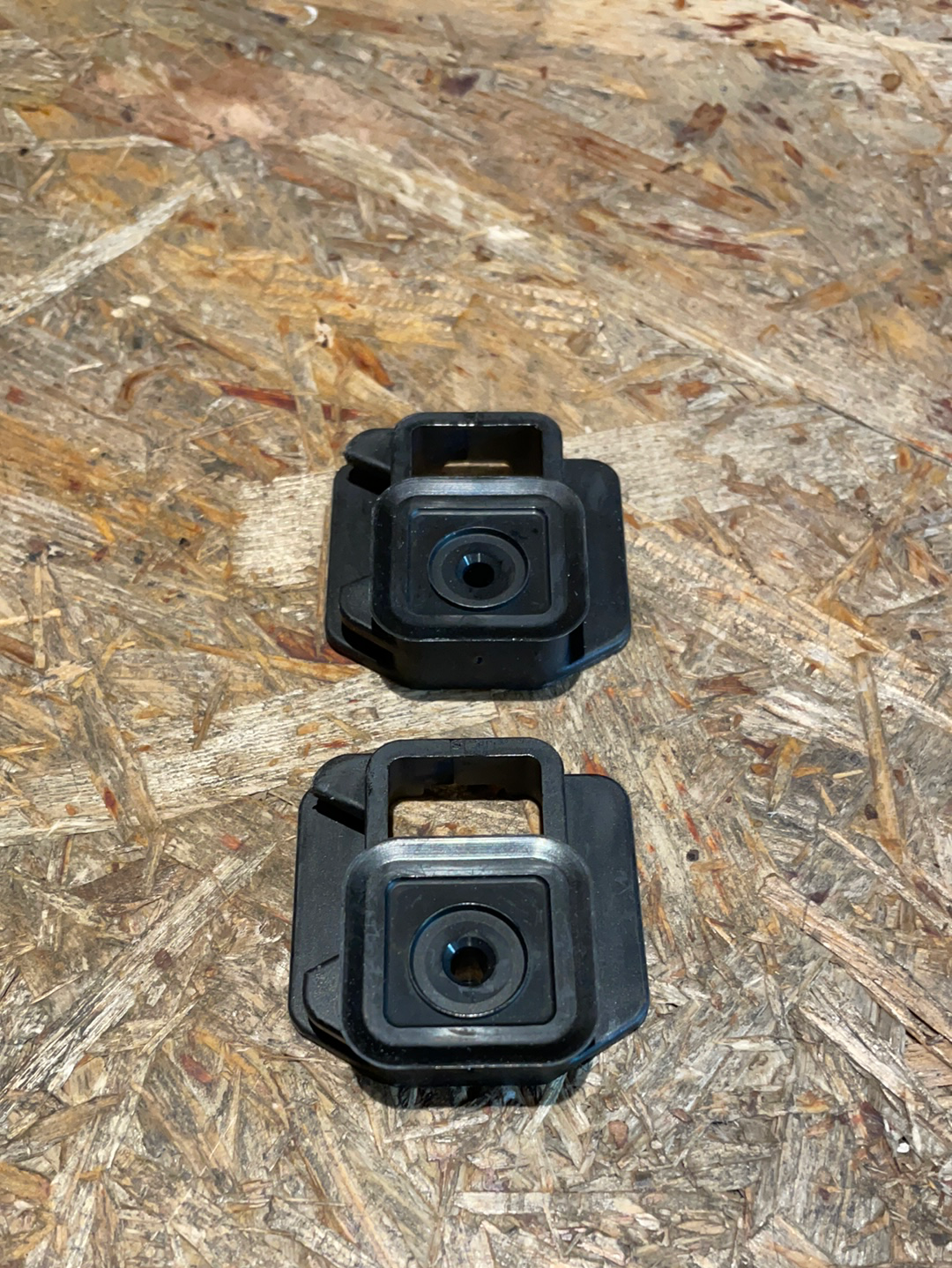 Original GM Opel Kadett E Stoßstangenhalterset hinten Neu