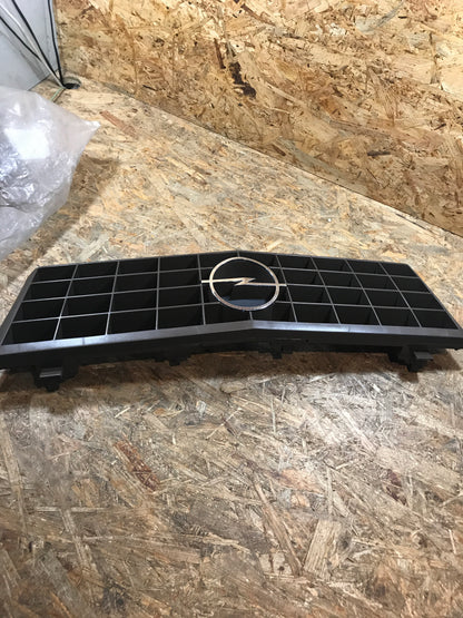 Original Opel Ascona C / Vauxhall Cavalier 82-88 Frontgrill NEU