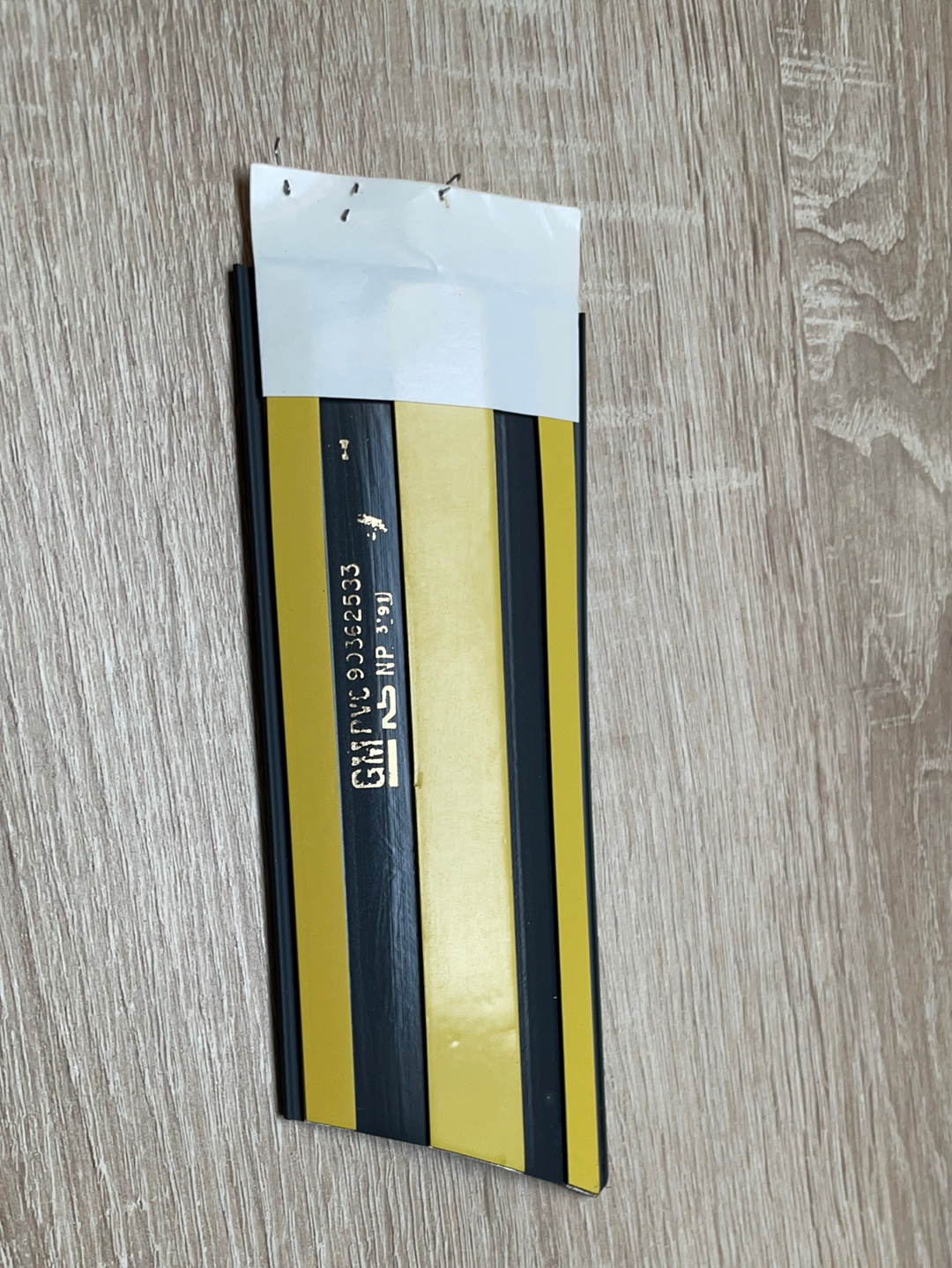 Original GM Opel Ascona C Schutzzierleiste vorne links mit gelbem Streifen Neu