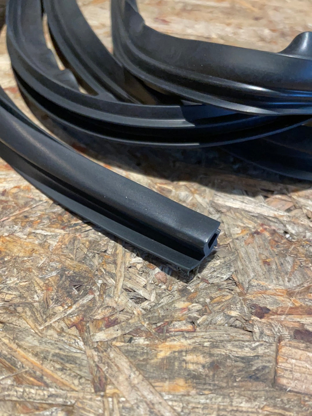 Original GM Chevrolet Aveo T250 Windschutzscheibenleiste Neu