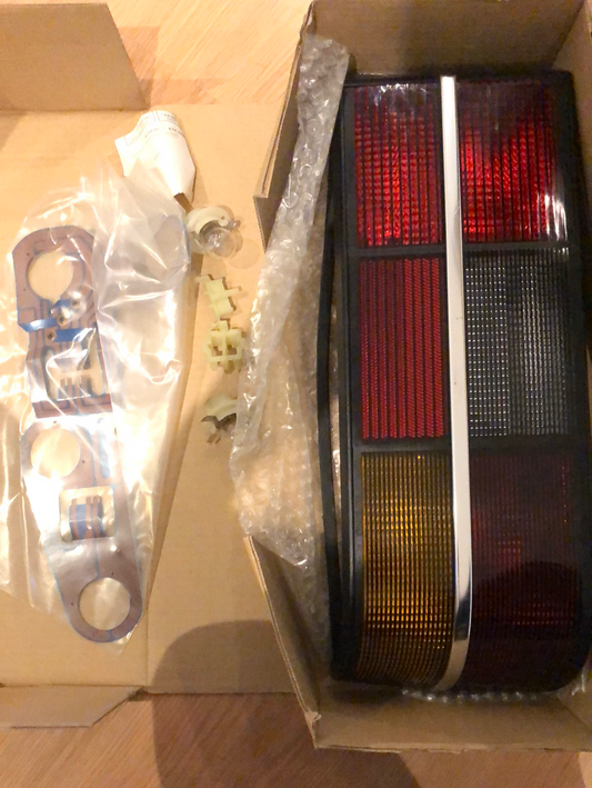 Original GM Opel Monza Senator A Heckleuchte mit Glühlampen Neu