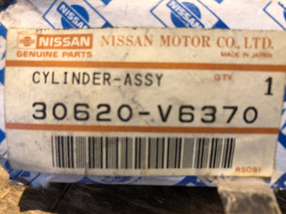 Original Nissan Terrano Nehmerzylinder Kupplung Neu