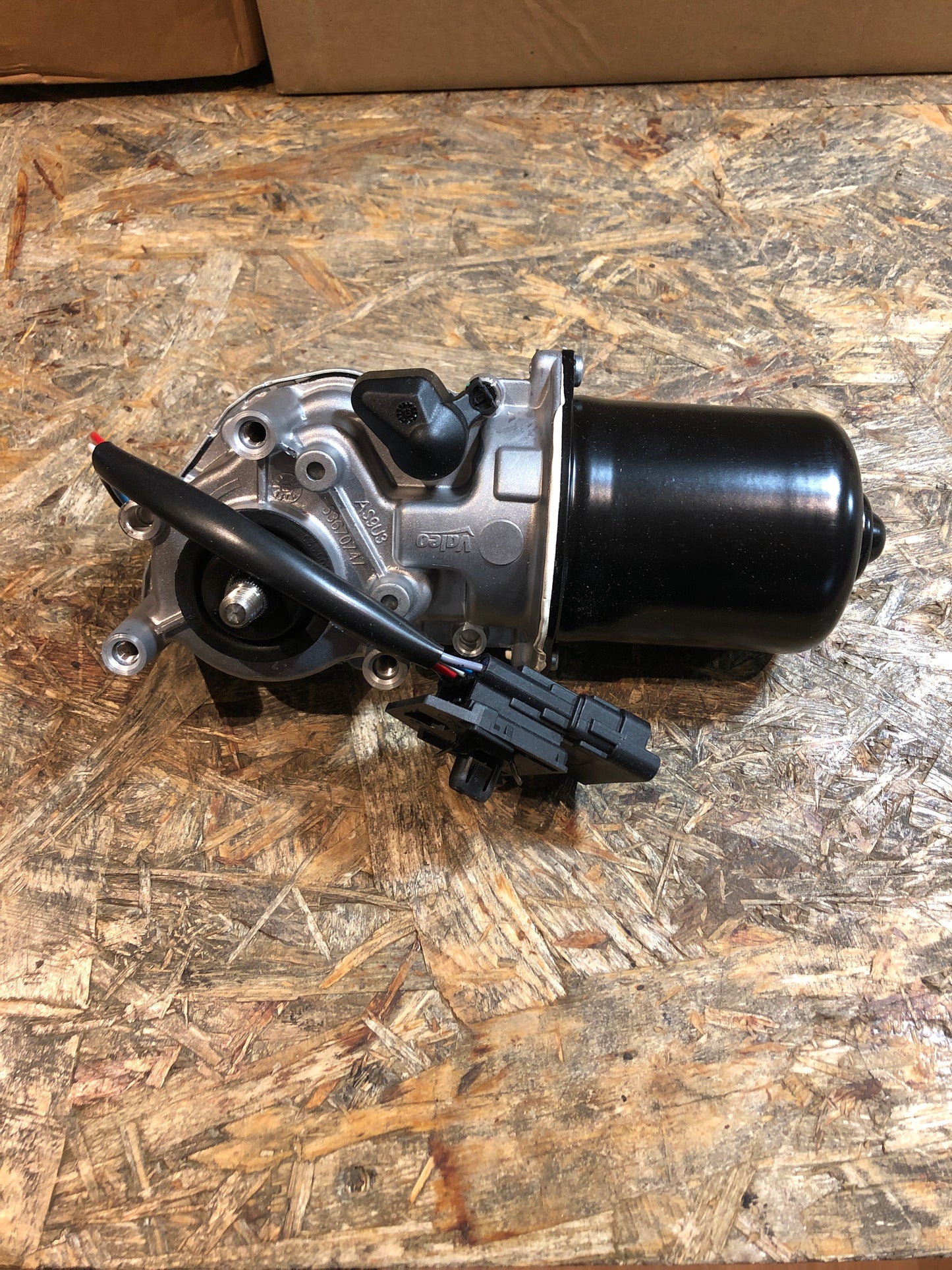 Original Opel Vivaro A Wischermotor vorne Neu