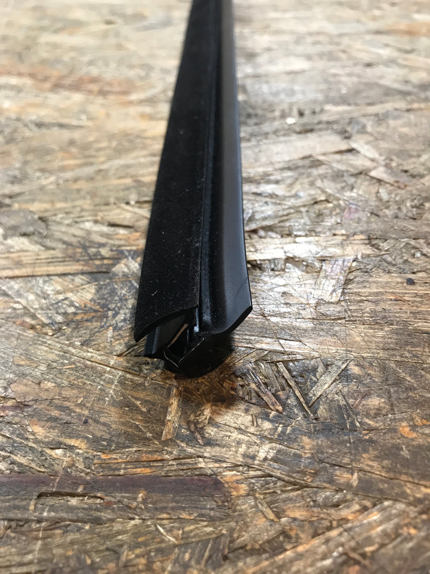 Original Opel Kadett E 3-Türig Gummiabdichtung Fensterschacht vorn NEU