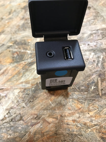 Original Opel Meriva B 1.3 1.4 CDTI 16V Schaltfläche Eingang AUX USB-Anschluss NEU