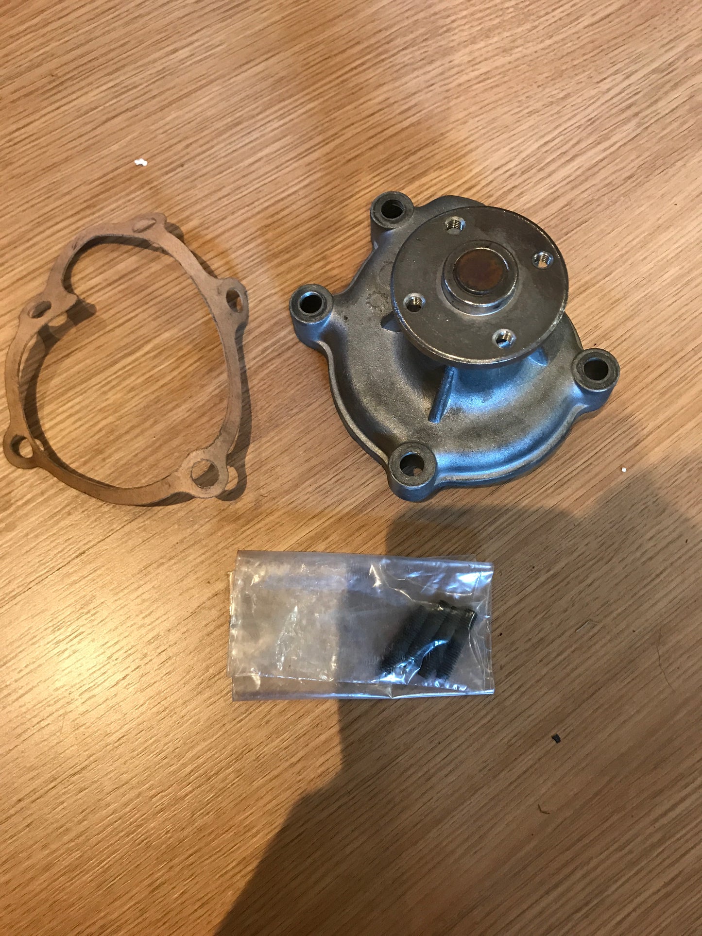 Original Astra Wasserpumpe NEU