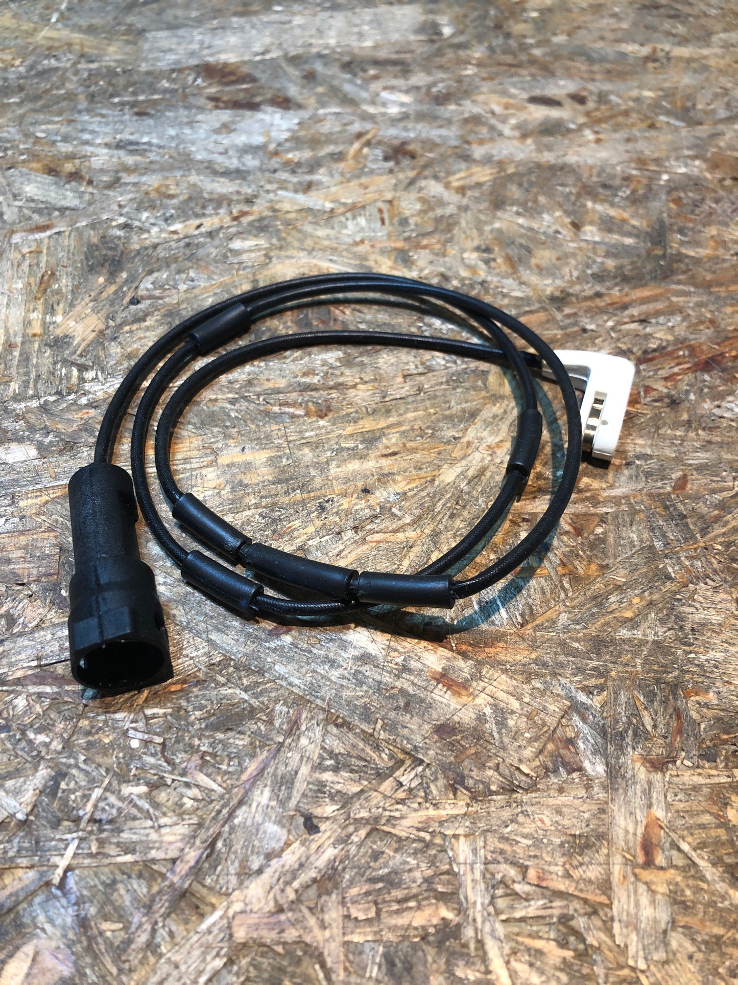 Original GM Opel Kadett E Rekord E1 Caravan 2.2 E Sensor Bremsverschleiß vorne Neu