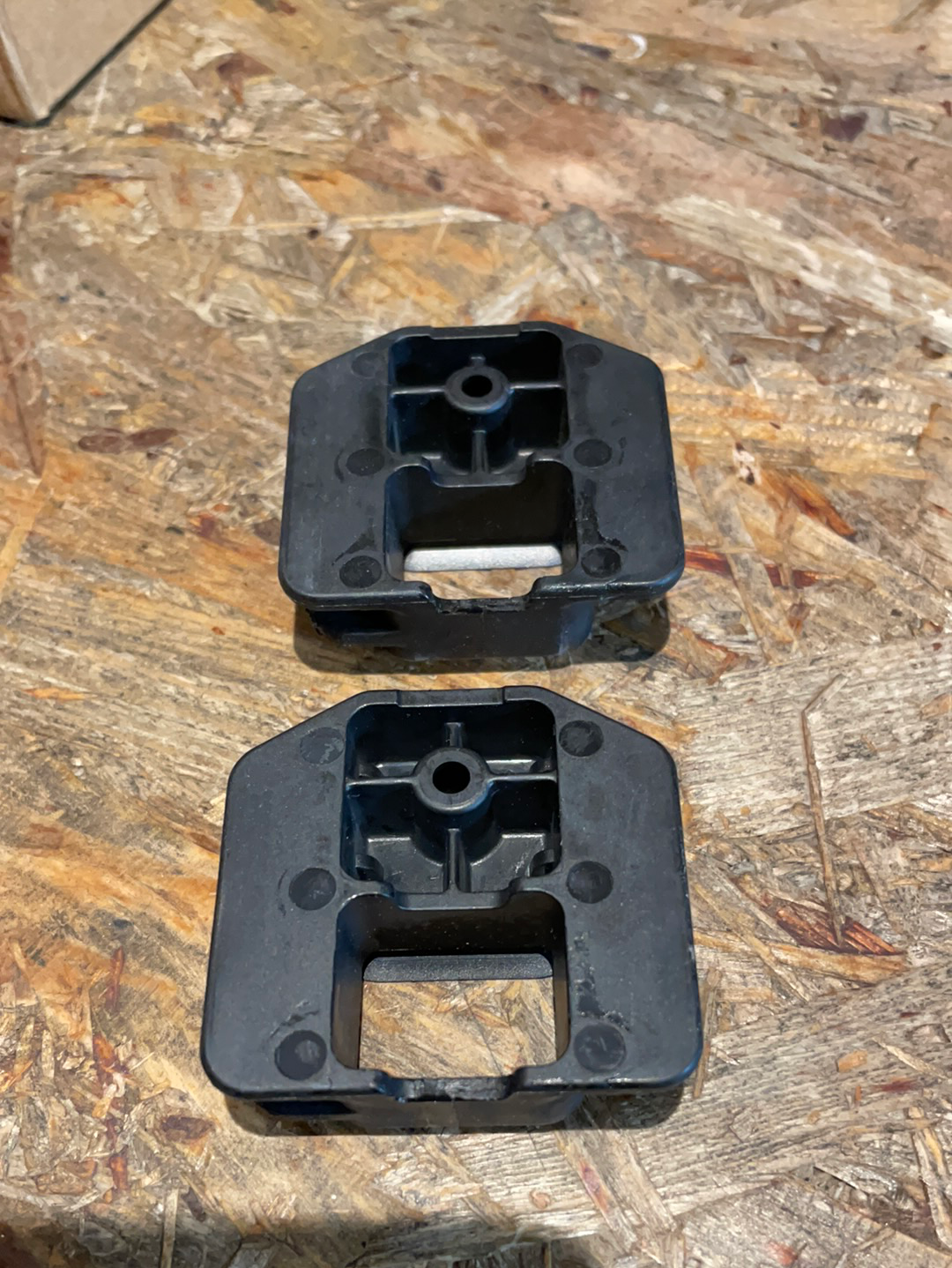 Original GM Opel Kadett E Stoßstangenhalterset hinten Neu