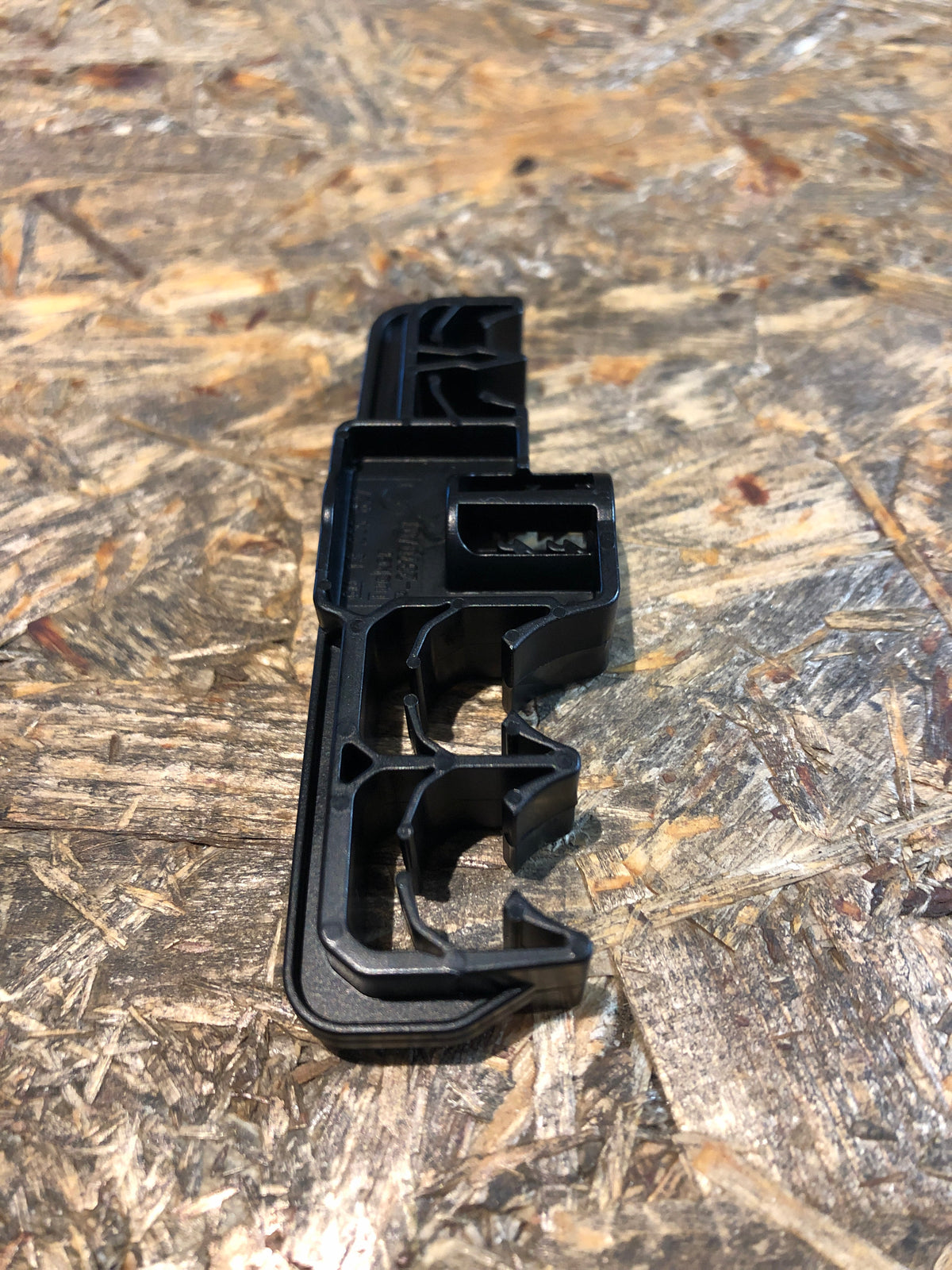 Original Opel Astra J Clip Kraftstoffleitung Neu