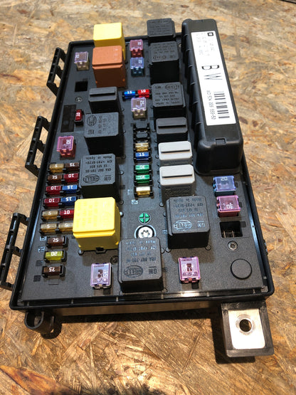 Original Opel Astra H Sicherungskasten Motorraum Neu