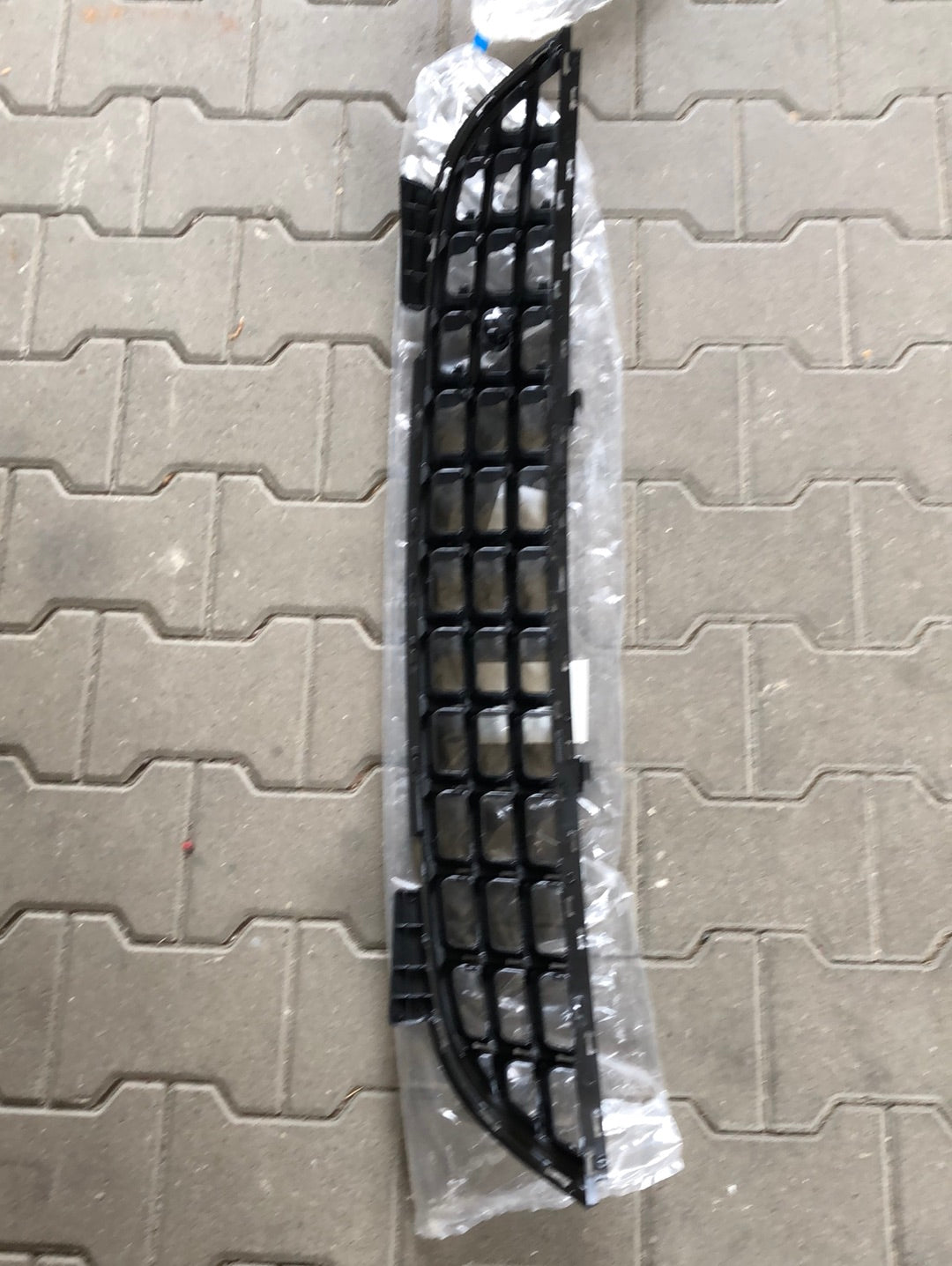 Original GM Opel Corsa D Kühlergrill unten Neu