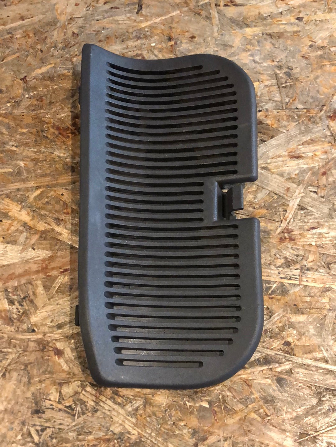 Original GM Opel Astra F Abdeckung Öffnung Heckleuchte rechts grau Neu