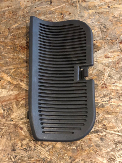 Original GM Opel Astra F Abdeckung Öffnung Heckleuchte rechts grau Neu