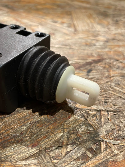 Original GM Opel Astra F Tigra A Corsa B Stellmotor Zentralverriegelung Neu