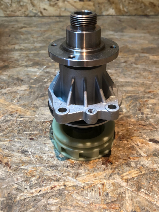 Original GM Opel Omega B Caravan Wasserpumpe Neu