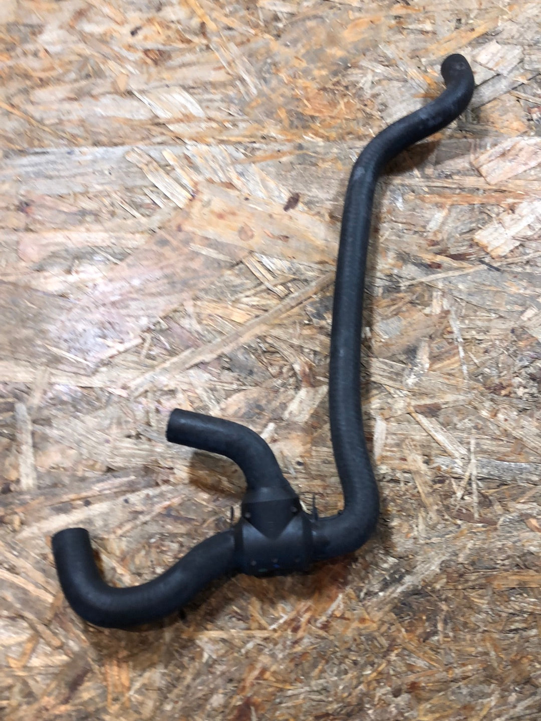 Original GM Opel Corsa B Tigra A Schlauch Ausgleichsbehälter an Thermostatgehäuse Neu