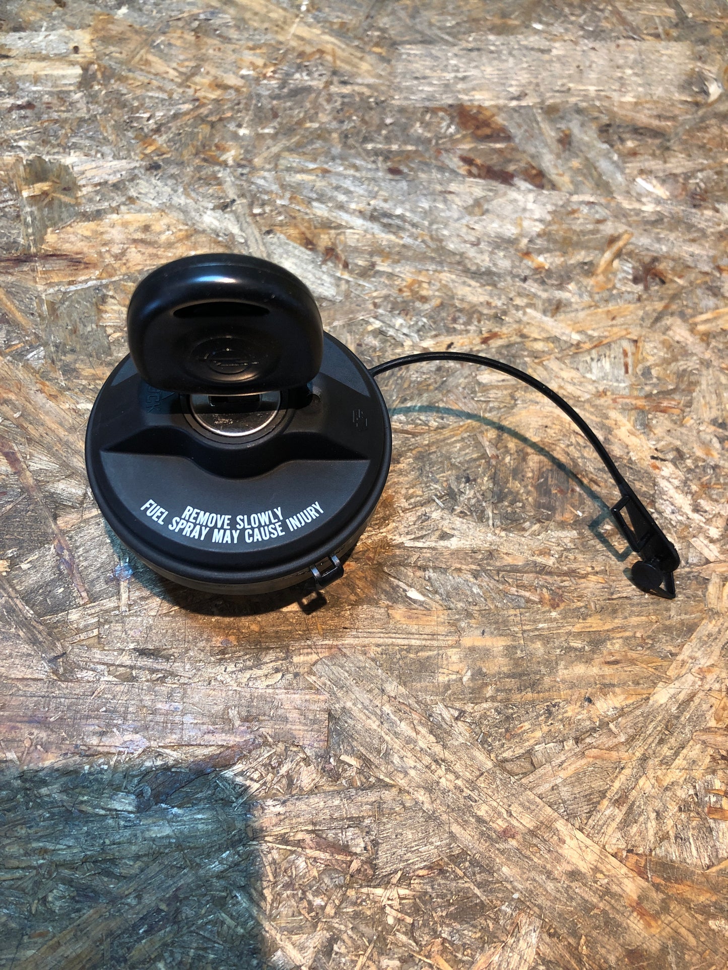 Original GM Opel Vivaro A Tank zum Kühler Einlass Neu